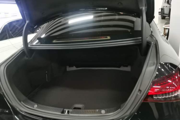 Used Mercedes-Benz E-Class 2022 Updated E 300 L Luxury Edition Trunk