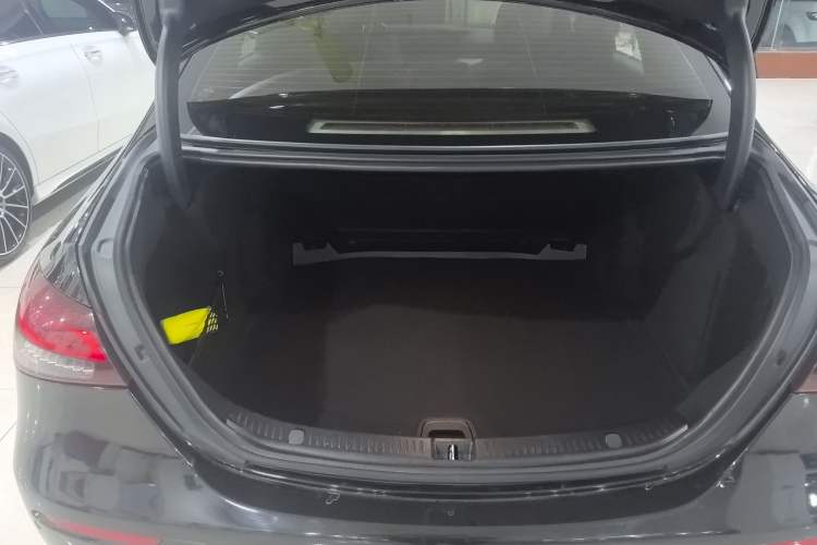 Used Mercedes-Benz E-Class 2022 Revised Version E 300 L Fashion Edition Trunk