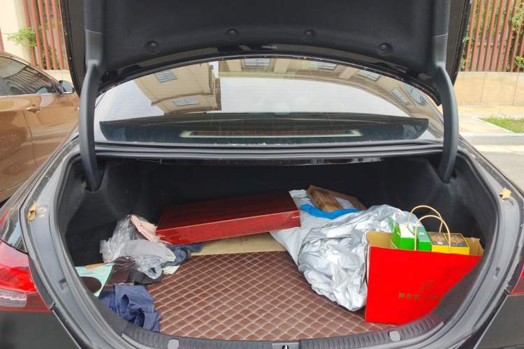 Used Mercedes-Benz E-Class 2022 Revised Version E 300 L Fashion Edition Trunk