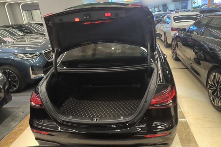 Used Mercedes-Benz E-Class 2022 Revised Version E 300 L Sport Luxury Edition Trunk