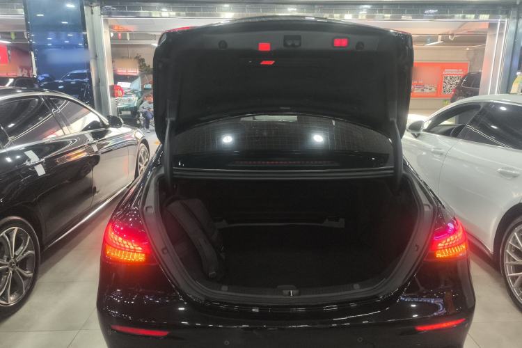 Used Mercedes-Benz E-Class 2022 Revised Version E 300 L Sporty and Stylish Edition Trunk
