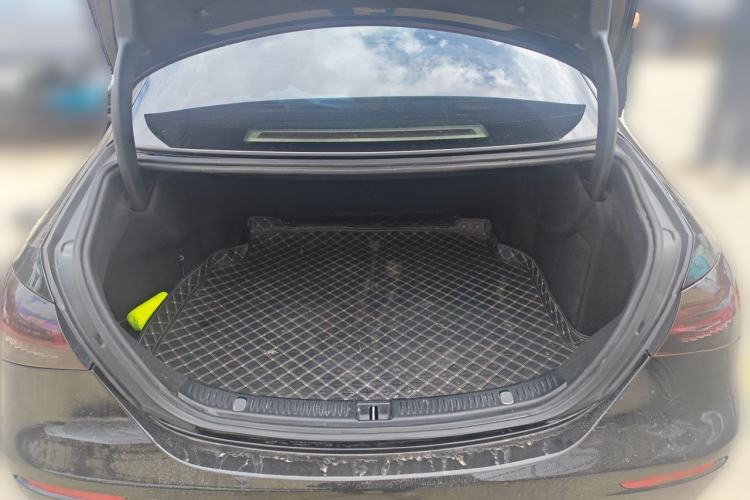 Used Mercedes-Benz E-Class 2022 Second Facelift E 300 L Fashion Edition Trunk