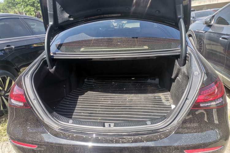 Used Mercedes-Benz E-Class 2022 Second Facelift E 260 L Trunk