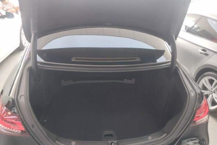 Used Mercedes-Benz E-Class 2022 Updated E 260 L Trunk