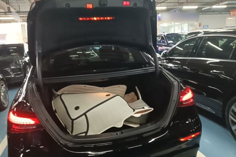 Used Mercedes-Benz E-Class 2022 E 300 L Sporty and Stylish Model Trunk