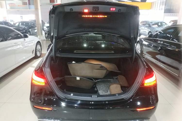 Used Mercedes-Benz E-Class 2022 Updated E 300 L Luxury Edition Trunk