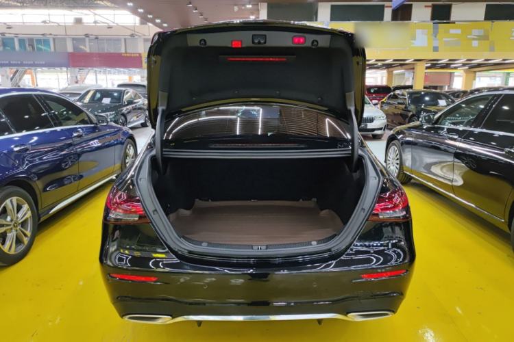 Used Mercedes-Benz E-Class 2022 Revised Version E 300 L Sporty and Stylish Edition Trunk
