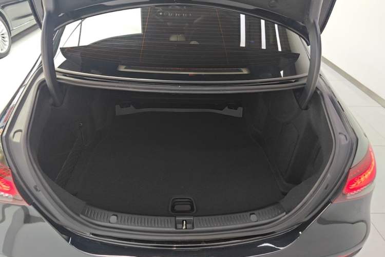 Used Mercedes-Benz E-Class 2022 Revised Version E 300 L Fashion Edition Trunk
