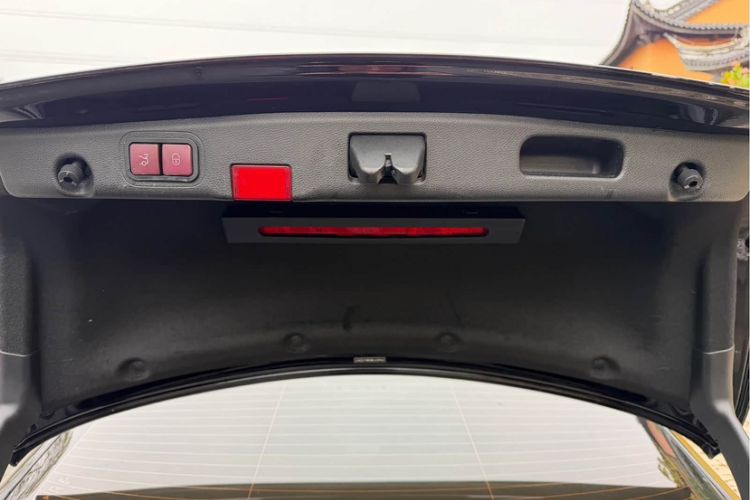 Used Mercedes-Benz E-Class 2022 Second Facelift E 260 L Trunk