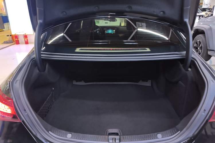 Used Mercedes-Benz E-Class 2022 Updated E 300 L Luxury Edition Trunk