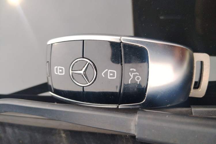 Used Mercedes-Benz E-Class 2022 Updated E 300 L Luxury Edition Vehicle Key