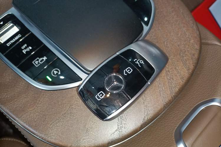 Used Mercedes-Benz E-Class 2022 Second Facelift E 300 L Luxury Edition Vehicle Key