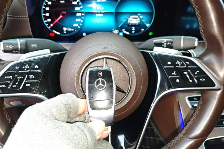 Used Mercedes-Benz E-Class 2022 Updated E 260 L Vehicle Key