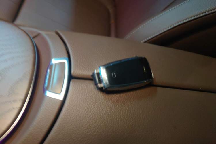 Used Mercedes-Benz E-Class 2022 Updated E 300 L Stylish Edition Vehicle Key