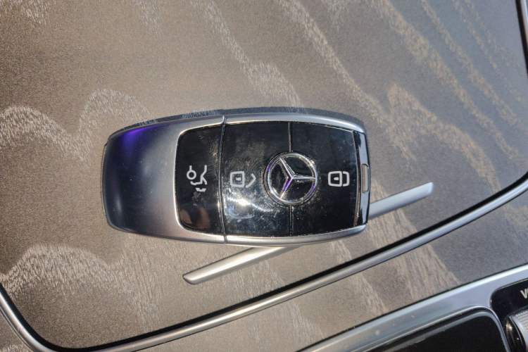 Used Mercedes-Benz E-Class 2022 Second Facelift E 300 L Fashion Edition Vehicle Key