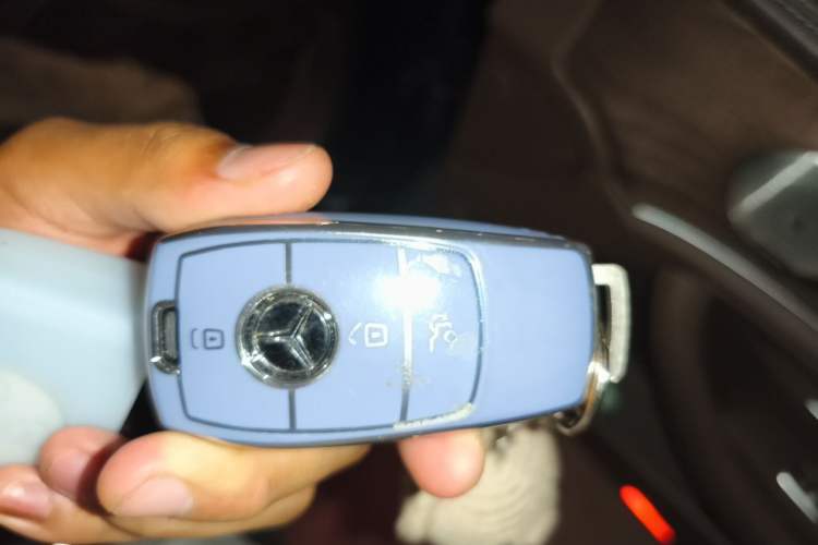 Used Mercedes-Benz E-Class 2022 Second Facelift E 300 L Luxury Edition Vehicle Key
