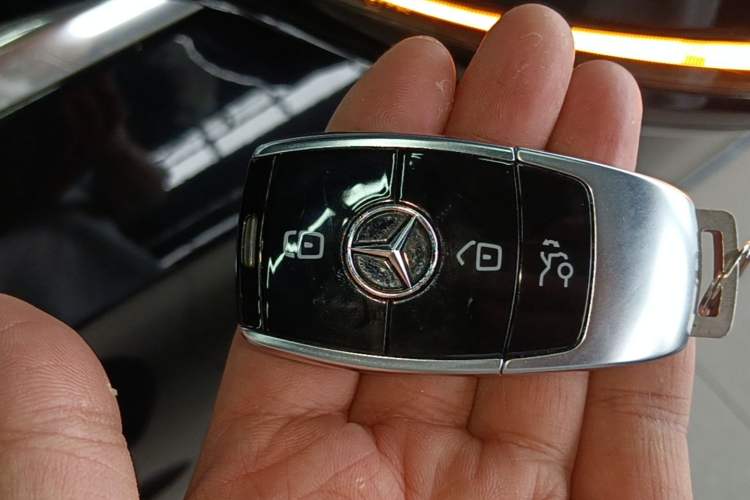 Used Mercedes-Benz E-Class 2022 Second Facelift E 300 L Sport Luxury Edition Vehicle Key