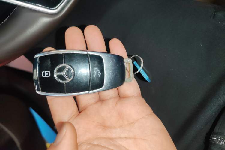 Used Mercedes-Benz E-Class 2022 Second Facelift E 300 L Luxury Edition Vehicle Key