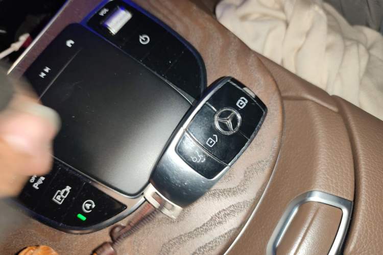 Used Mercedes-Benz E-Class 2022 Updated E 260 L Vehicle Key
