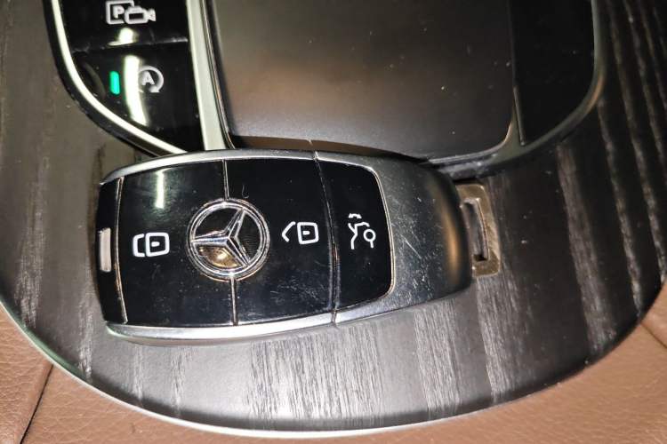 Used Mercedes-Benz E-Class 2022 Revised Version E 300 L Sporty and Stylish Edition Vehicle Key