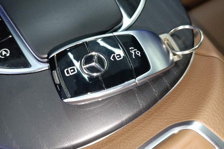 Used Mercedes-Benz E-Class 2022 Second Facelift E 300 L Sport Luxury Edition Vehicle Key