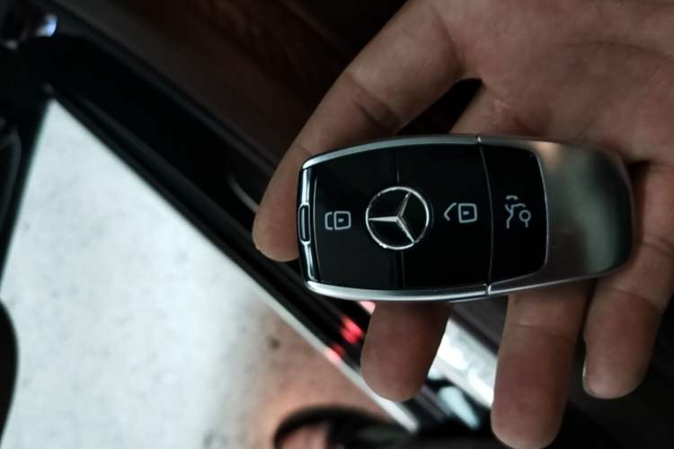 Used Mercedes-Benz E-Class 2022 Updated E 300 L Stylish Edition Vehicle Key