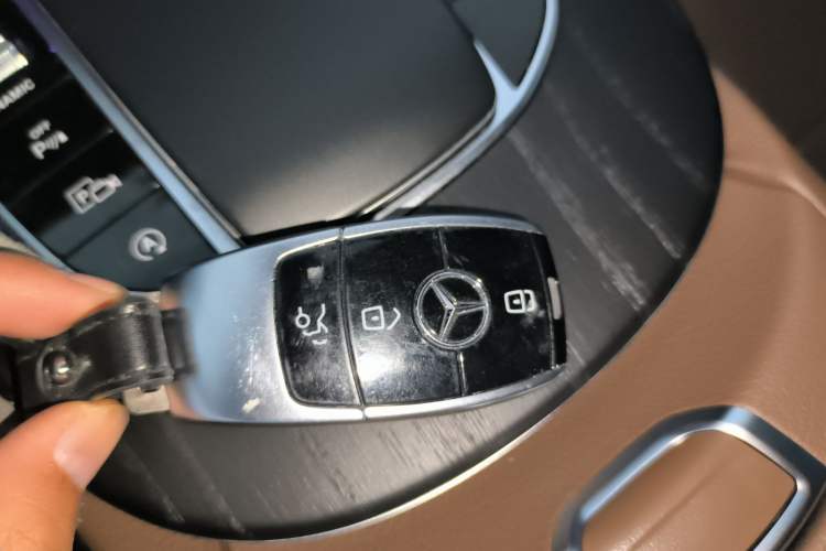 Used Mercedes-Benz E-Class 2022 Revised Version E 300 L Sporty and Stylish Edition Vehicle Key