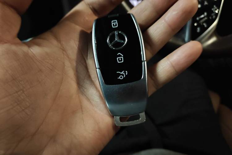 Used Mercedes-Benz E-Class 2022 Second Facelift E 300 L Fashion Edition Vehicle Key