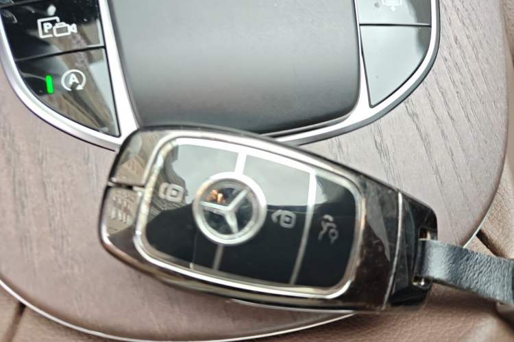 Used Mercedes-Benz E-Class 2022 Updated E 300 L Luxury Edition Vehicle Key