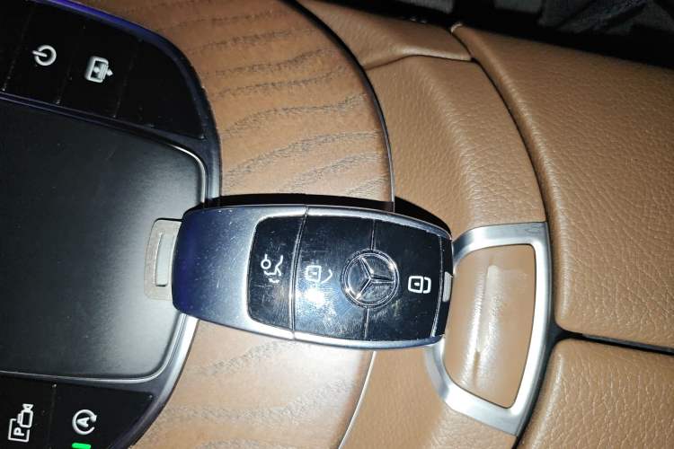Used Mercedes-Benz E-Class 2022 Updated E 300 L Luxury Edition Vehicle Key
