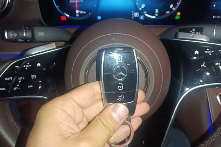 Used Mercedes-Benz E-Class 2022 Second Facelift E 300 L Luxury Edition Vehicle Key