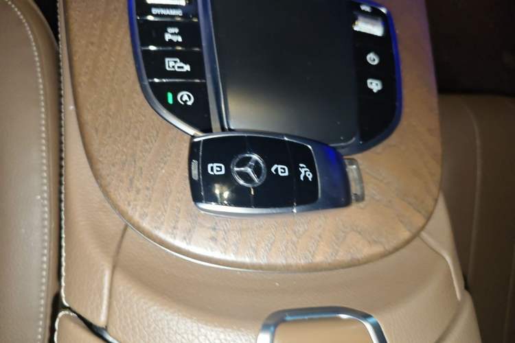 Used Mercedes-Benz E-Class 2022 E 300 L Premium Edition Vehicle Key