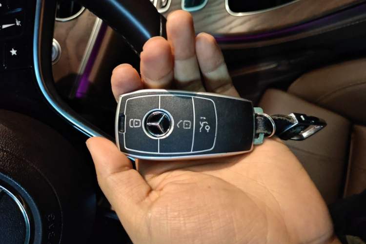 Used Mercedes-Benz E-Class 2022 Second Facelift E 300 L Fashion Edition Vehicle Key