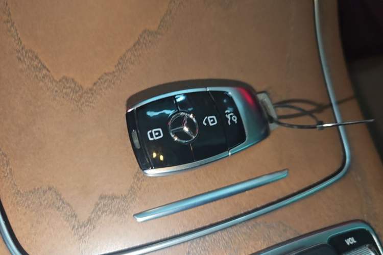 Used Mercedes-Benz E-Class 2022 Updated E 300 L Luxury Edition Vehicle Key