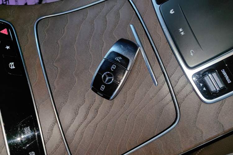 Used Mercedes-Benz E-Class 2022 Second Facelift E 300 L Luxury Edition Vehicle Key