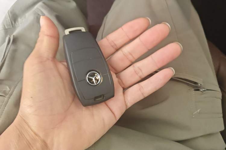 Used Mercedes-Benz E-Class 2022 Second Facelift E 300 L Luxury Edition Vehicle Key