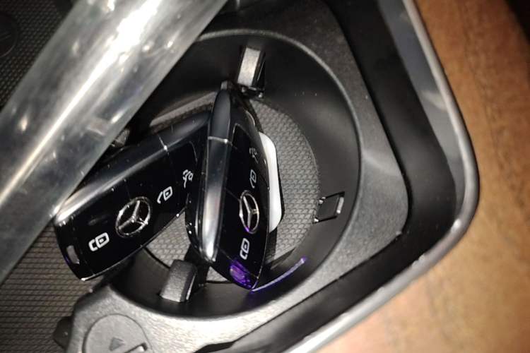 Used Mercedes-Benz E-Class 2022 Second Facelift E 300 L Fashion Edition Vehicle Key