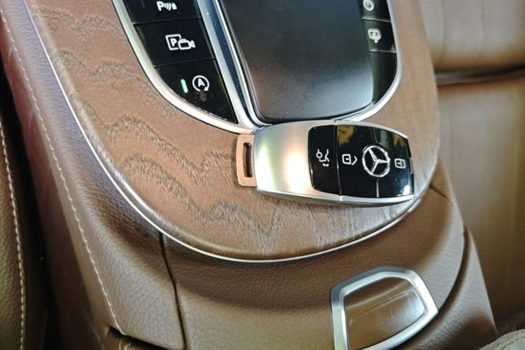 Used Mercedes-Benz E-Class 2022 Second Facelift E 300 L Luxury Edition Vehicle Key