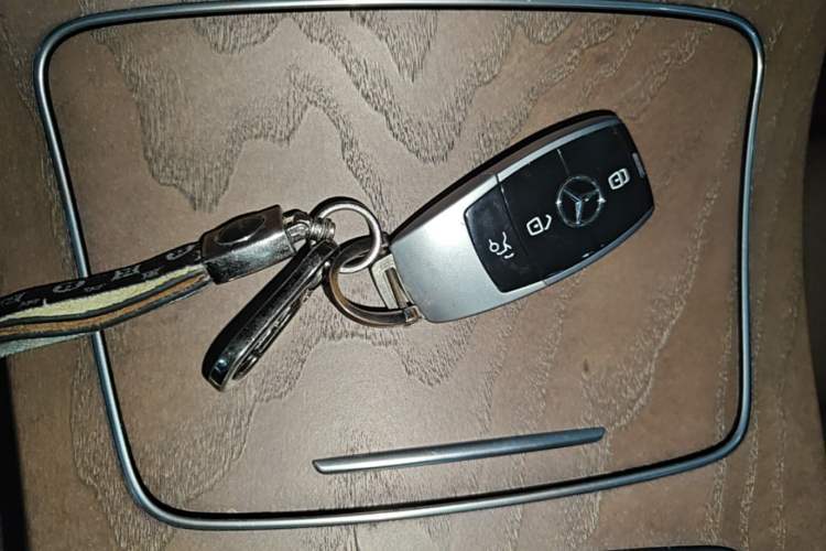 Used Mercedes-Benz E-Class 2022 Updated E 260 L Vehicle Key