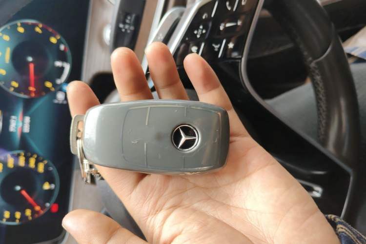 Used Mercedes-Benz E-Class 2022 Second Facelift E 300 L Luxury Edition Vehicle Key