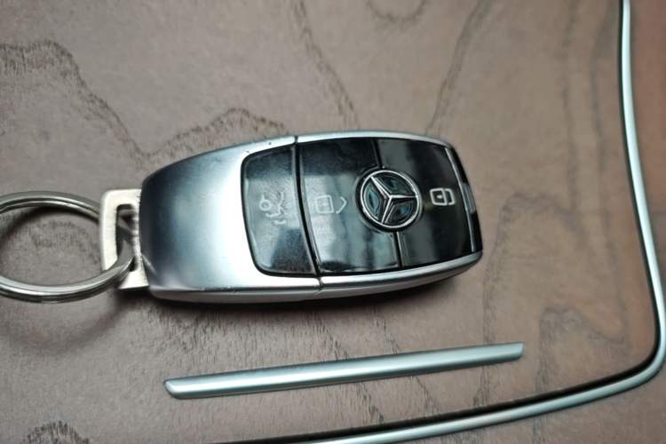Used Mercedes-Benz E-Class 2022 Second Facelift E 300 L Luxury Edition Vehicle Key