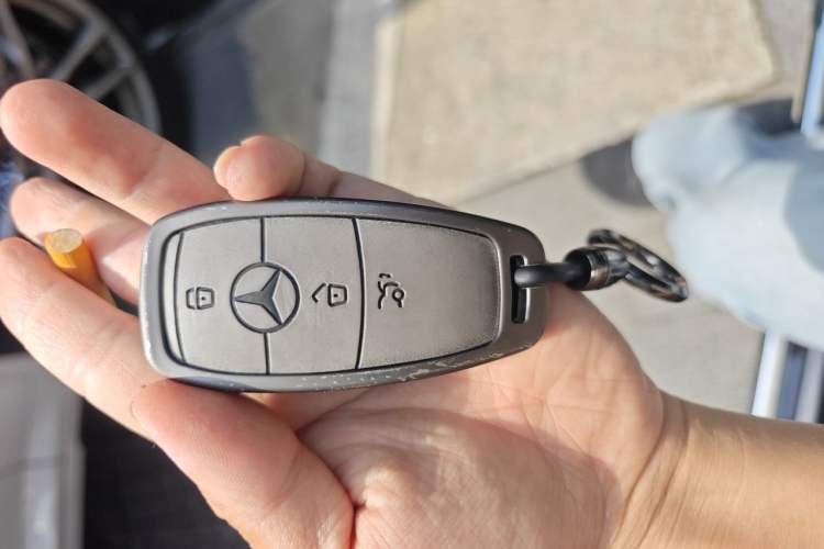 Used Mercedes-Benz E-Class 2022 Second Facelift E 300 L Luxury Edition Vehicle Key
