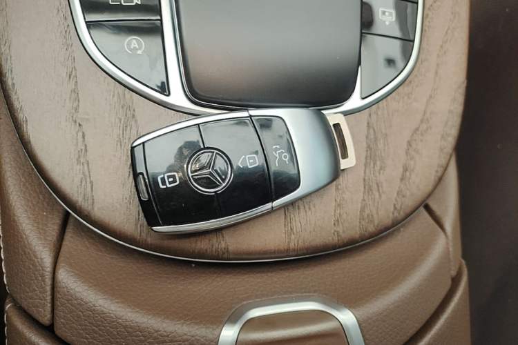 Used Mercedes-Benz E-Class 2022 Second Facelift E 300 L Luxury Edition Vehicle Key