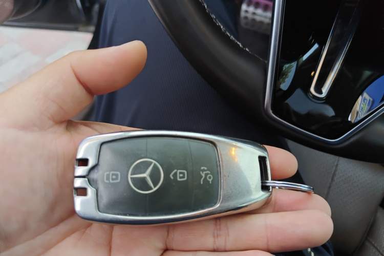 Used Mercedes-Benz E-Class 2022 Second Facelift E 300 L Luxury Edition Vehicle Key