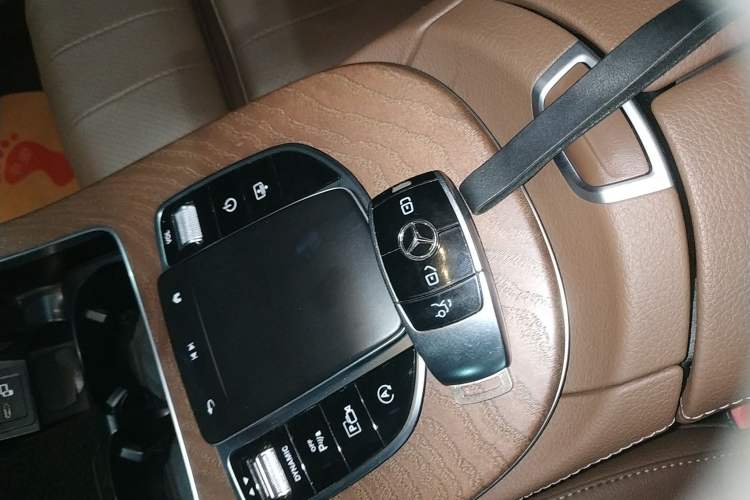 Used Mercedes-Benz E-Class 2022 Updated E 300 L Luxury Edition Vehicle Key