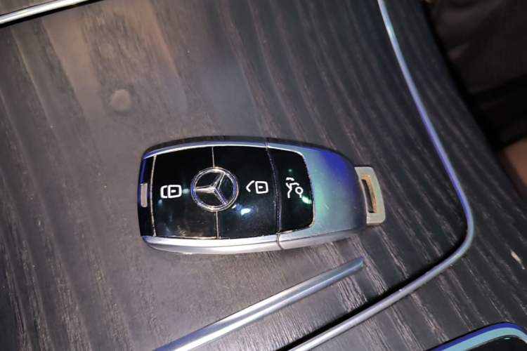 Used Mercedes-Benz E-Class 2022 Second Facelift E 300 L Luxury Edition Vehicle Key
