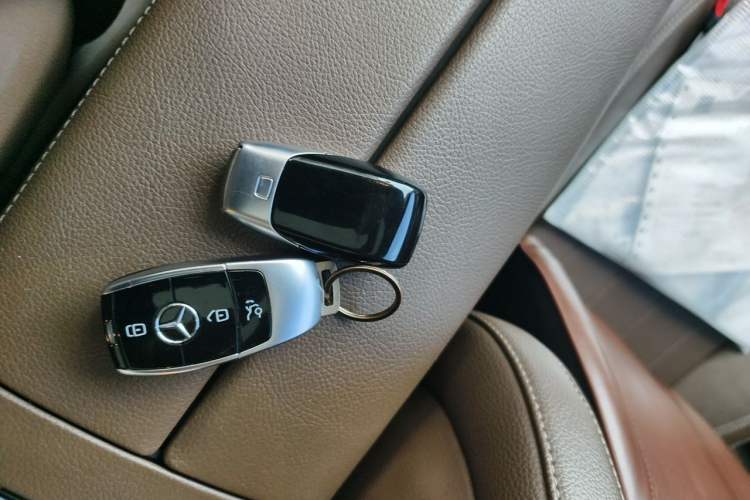 Used Mercedes-Benz E-Class 2022 Second Facelift E 300 L Fashion Edition Vehicle Key