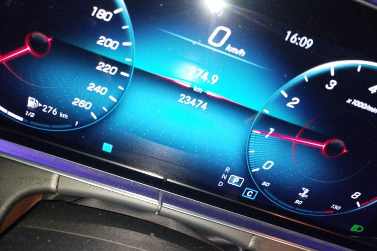 Used Mercedes-Benz E-Class 2022 E 300 Luxury Sport Edition Odometer Close Up