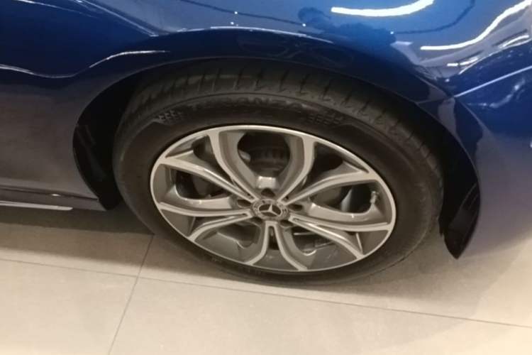Used Mercedes-Benz E-Class 2022 Revised E 300 L Sporty and Stylish Edition Right Front Wheel Hub