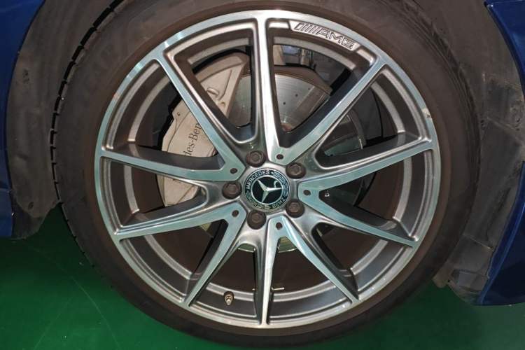 Used Mercedes-Benz E-Class 2022 E 260 Stylish Sports Edition Right Front Wheel Hub